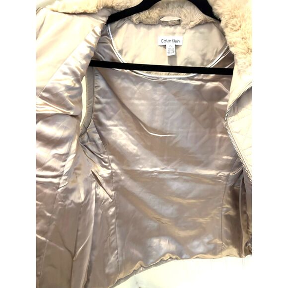 Calvin Klein Vest - Size Medium - Picture 5 of 5